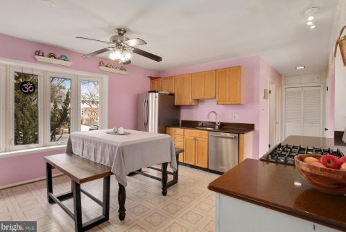 813 Crothers Ln, Rockville MD 20852-1104 exterior