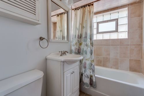 5735 Monitor Ave, Chicago IL 60638-3621 exterior