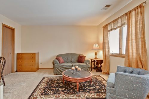 1404 Candlewood Dr, Bull Valley IL 60014-8964 exterior