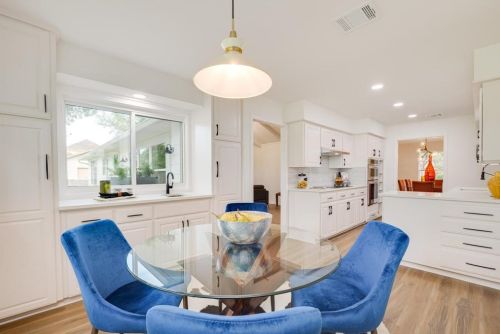 8800 Balcones Clb Dr, Austin TX 78750-3006 exterior