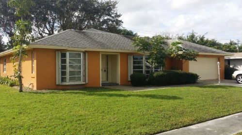 1524 Sunshine Ave, Fort Pierce FL  34952-6010 exterior