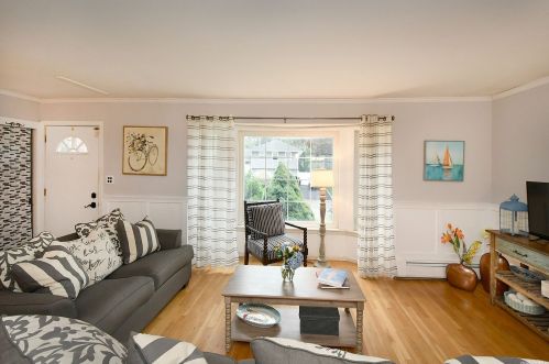 19 Goldfield St, Huntington Station, NY 11747-1657