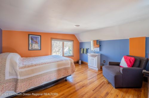 15 Hartshorne Pl, Middletown NJ  07748-2520 exterior