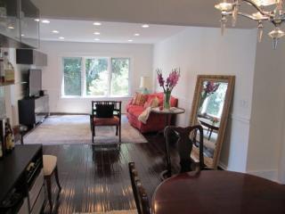 2001 Pinehurst Rd, Los Angeles CA  90068-3731 exterior