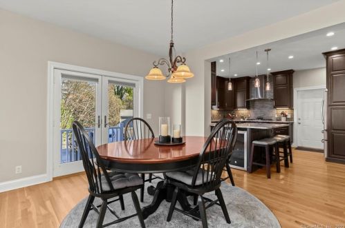 8 Gdn Ln, Westport CT 06880-5316 exterior