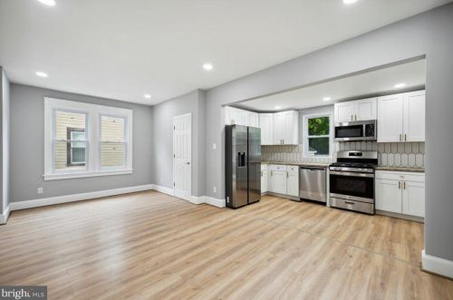 16 Roland Rd, Chester PA 19015-3327 exterior