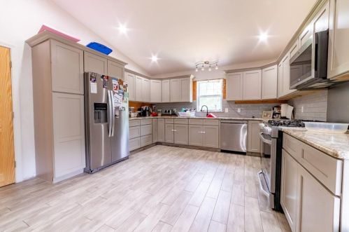 2 Eagle St, Providence RI 02909-1058 exterior