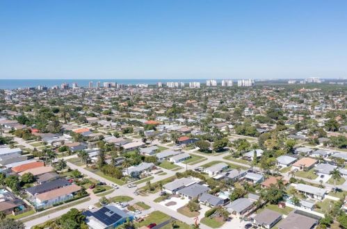 709 99 Ave, Naples FL 34108-2231 exterior