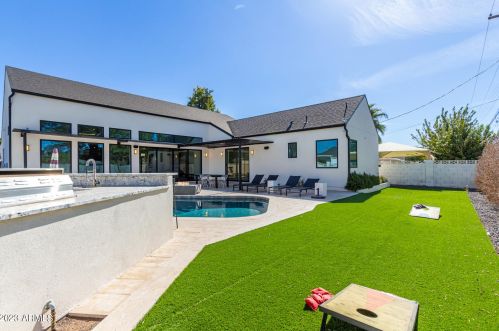 3118 42nd St, Phoenix AZ  85018-6418 exterior