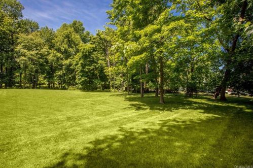 15 Cypress Ln, Briarcliff NY 10510-1215 exterior