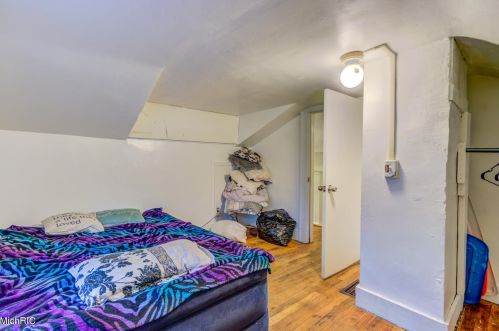 528 Creston St, Meskegon MI 49442-2262 exterior