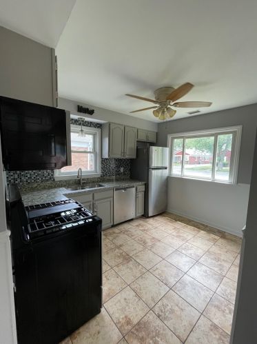 3140 Whipple Dr, Chicago IL  60803-5880 exterior