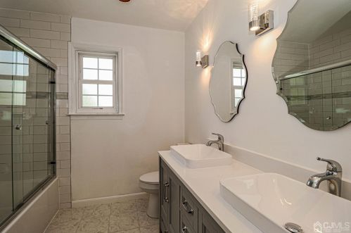 22 La Valencia Rd, Old Bridge NJ  08857-3305 exterior