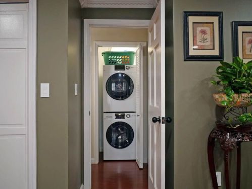 902 Brookhaven Ln, Woonsocket RI 02895-2771 exterior