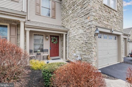 1905 Limestone Dr, Hummelstown, PA 17036-7073