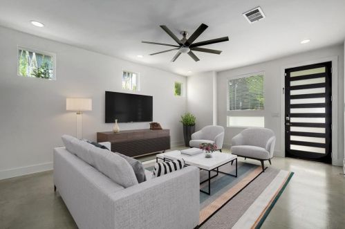 1314 Delano St, Austin, TX 78721-2106