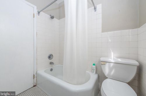 1424 Jackson St, Philadelphia PA 19145-3617 exterior