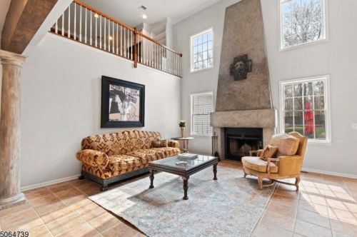 4 Bakley Ter, Town Center, NJ 07052-2169