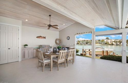 210 Bay Pt, Naples FL 34103-4018 exterior