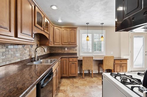 1664 Nash Ave, Pittsburgh PA 15235-2332 exterior