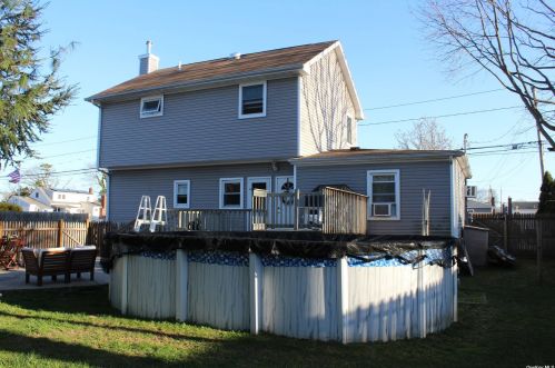 25 Claremont Ave, Babylon NY 11704-4014 exterior