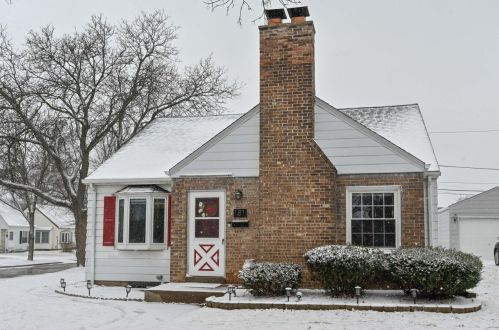 181 80th St, Milwaukee, WI 53214-3476