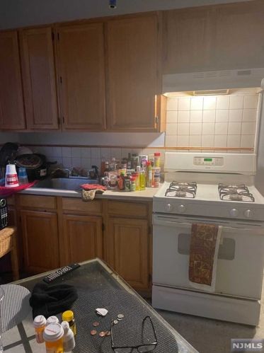 36 Stockman Pl, Irvington NJ 07111-2734 exterior