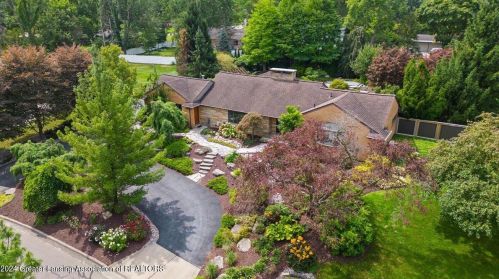 1607 Hitching Post Rd, East Lansing MI 48823-2141 exterior