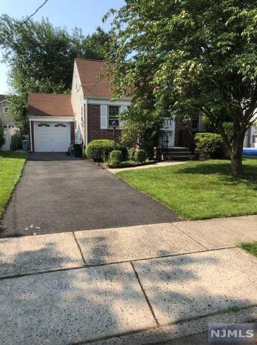 218 Mckinley Ave, N Milford NJ  07646-1951 exterior