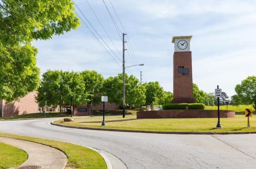 1510 Bayrose Cir, Atlanta GA 30344-8201 exterior