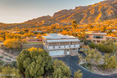 6541 Swan Rd, Tucson AZ  85718-1602 exterior