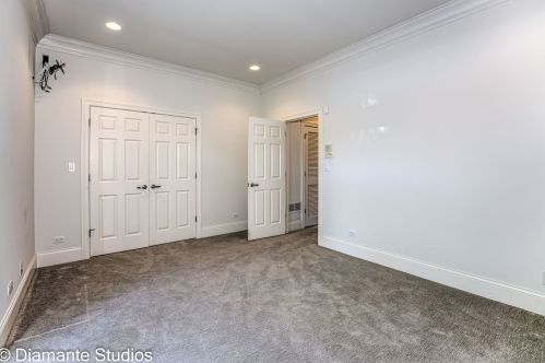 1523 School St, Chicago IL 60657-2121 exterior