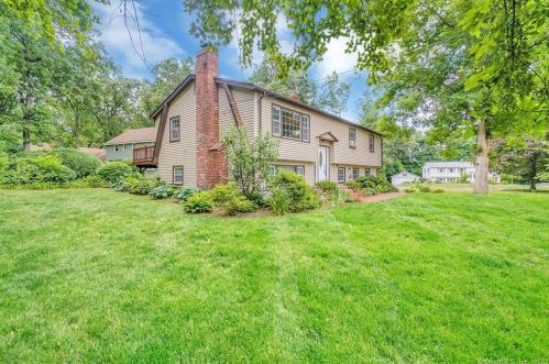 51 Pioneer Dr, Windsor CT exterior