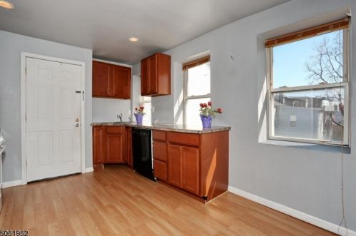 26 Tilt St, Paterson NJ 07508-1333 exterior