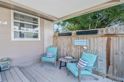 547 101 Ave, Naples FL 34108-3202 exterior