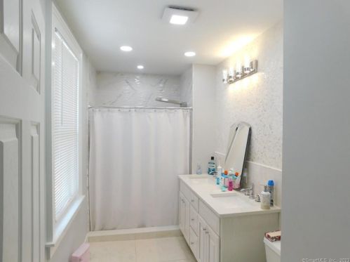 37 Harding St, New Britain CT 06052-1608 exterior