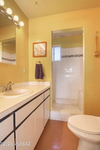 892 Glenn St, Tucson AZ  85705-4120 exterior