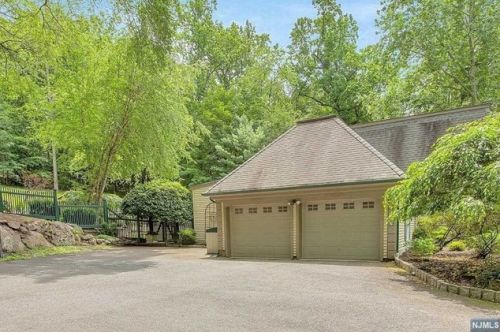 36 Saddle River Rd, Upper Saddle River NJ  07458-3205 exterior