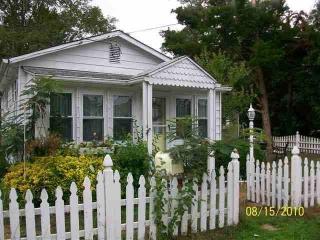 22 Bates Ave, Miami Beach, NJ 08251-2609