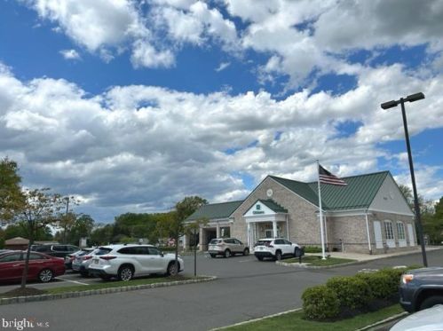 5 Wheatfield Ct, Columbus NJ  08022-1977 exterior