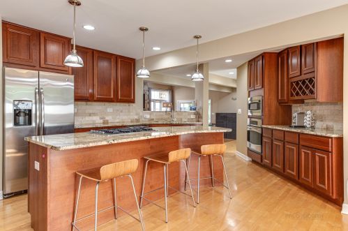 861 Linden Ave, Elmhurst IL 60126-5312 exterior