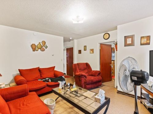 20 Jeffers St, Woonsocket RI 02895-4217 exterior