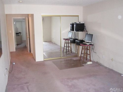 143 Linda Ln, Edison NJ 08820-4509 exterior