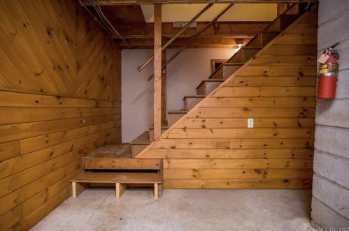 16 Attawaugan Xing Rd, Killingly CT 06241-1602 exterior