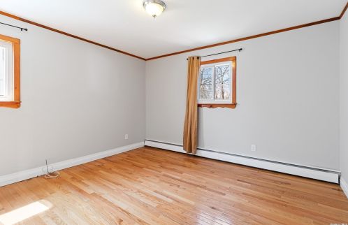 34 Guilford Park Dr, Babylon NY 11704-7928 exterior