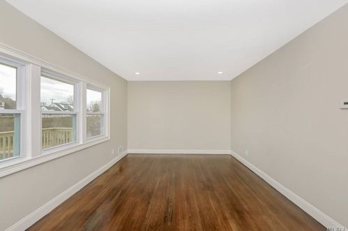 37 Astor Ct, Commack NY 11725-3723 exterior