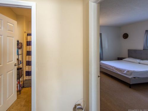 28 Hollister St, Manchester CT 06042-3532 exterior