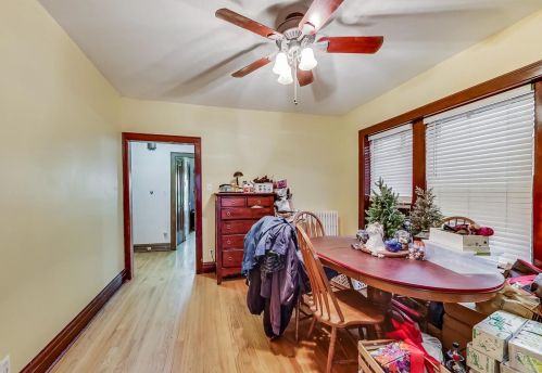 2836 Lunt Ave, Chicago IL 60645-2917 exterior