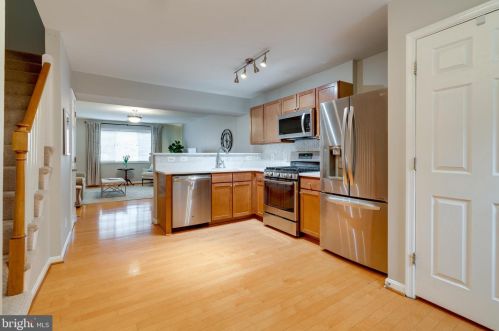 5262 Maris Ave, Alexandria, VA 22304-1904