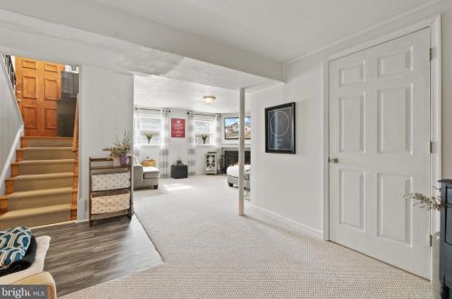 5608 Helmsdale Ln, Alexandria VA 22315-4137 exterior